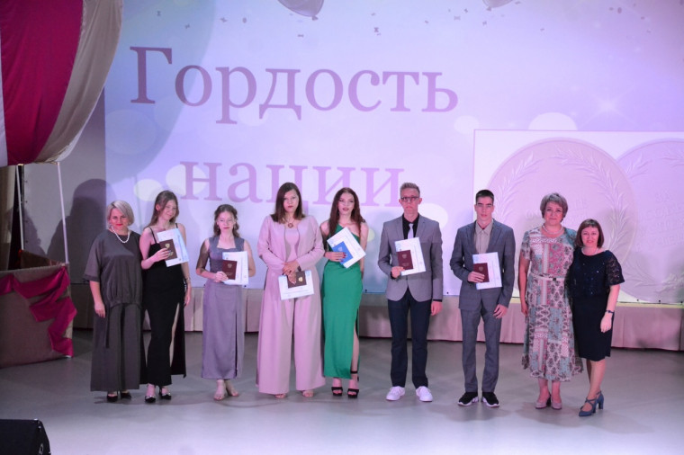 Вручение аттестатов выпускникам СОО.